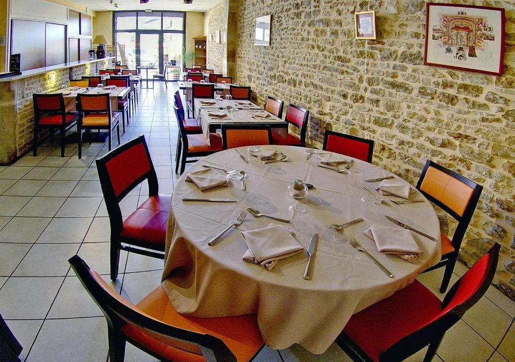 Relais Du Lac Villegusien-le-Lac Bagian luar foto